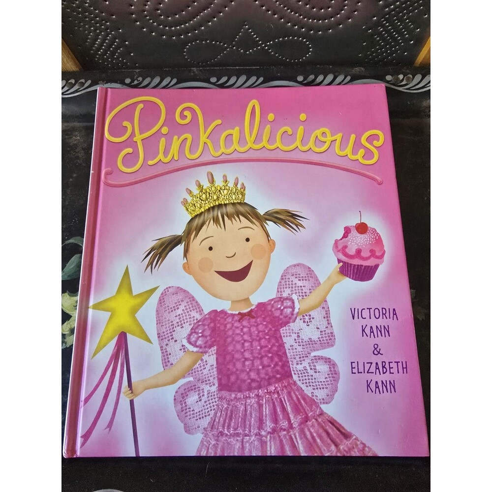 Pinkalicious by Elizabeth Kann and Victoria Kann (2006, Hardcover)